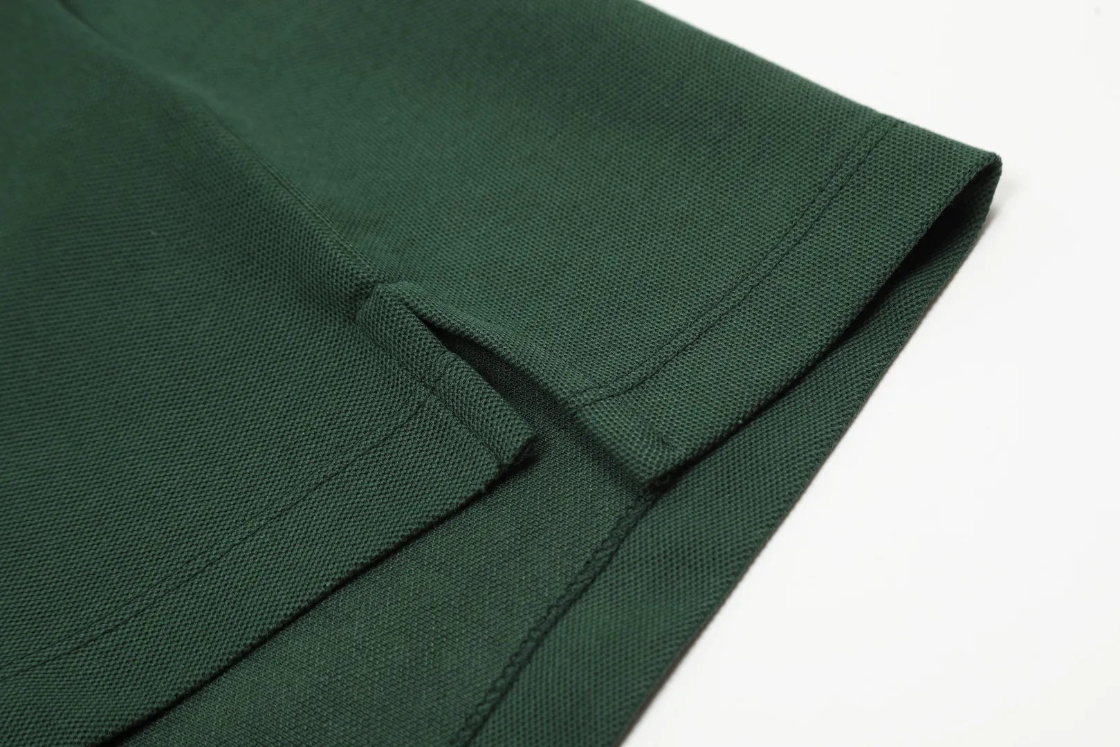 🅿️152 "Top quality" Style number: DS001# (not off the shelves all year round) [Ralph Lauren classic pony embroidered lapel POLO short sleeves] ✅Ralph Lauren Ralph Lauren classic basic versatile POLO short sleeves ✅Main supply platform live broadcast Wholesale entities will be replenished when out of stock Not removed from the shelves ✅ZP quality 1:1 version Scan the code to enter the GF website Z cabinet quality ✅Detailed quality The only one in Guangzhou Imported pique fabrics Mainly high-end, cost-effective and good quality. Needless to say, the version is restored to the original version. The maximum size can be worn up to 210 pounds. Loose, comfortable and stress-free. ✅Wear for work and life. Suitable for various occasions. A must-have recommendation for couples. Size: